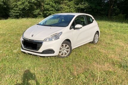 Peugeot 208 107.142 km 6.400 &euro; Marburg 35041