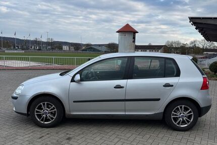 VW Golf 145.000 km 2.890 &euro; Marburg 35039