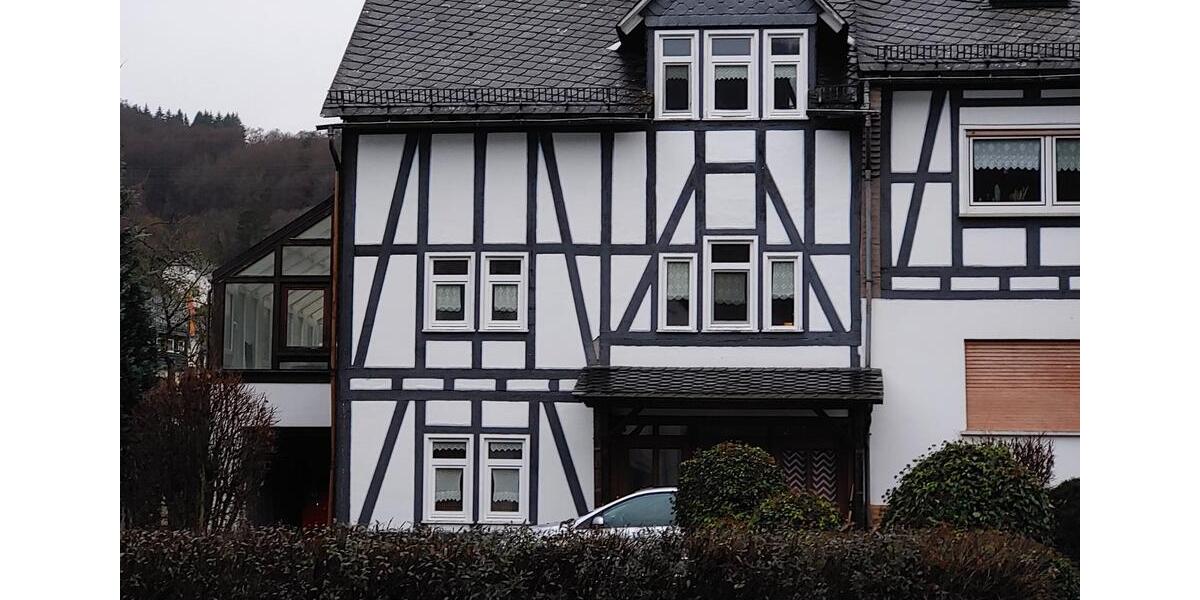 Mehrfamilienhaus, Wohnhaus Angelburg - 13 Zimmer, 327 m&sup2;, 380.000&euro; | Angebot:24284078
