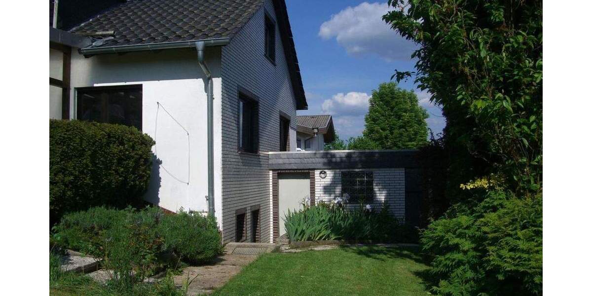 Einfamilienhaus Marburg-Schröck Schröck - 8 Zimmer, 180 m&sup2;, 480.000&euro; | Angebot:25823311