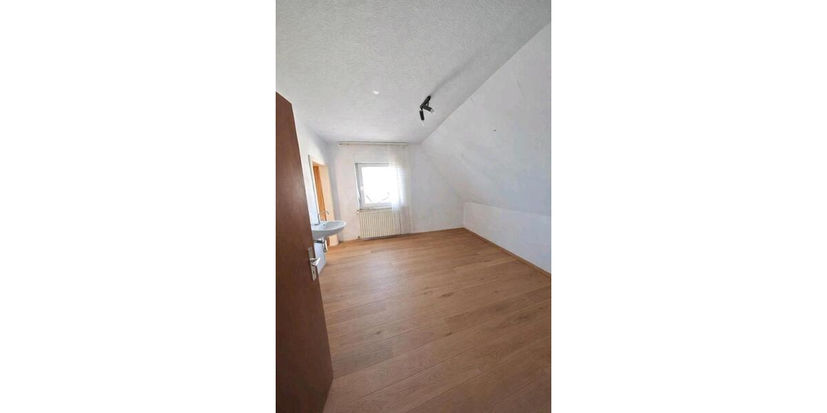 Einfamilienhaus Biedenkopf - 7 Zimmer, 101 m&sup2;, 195.000&euro; | Angebot:25292733