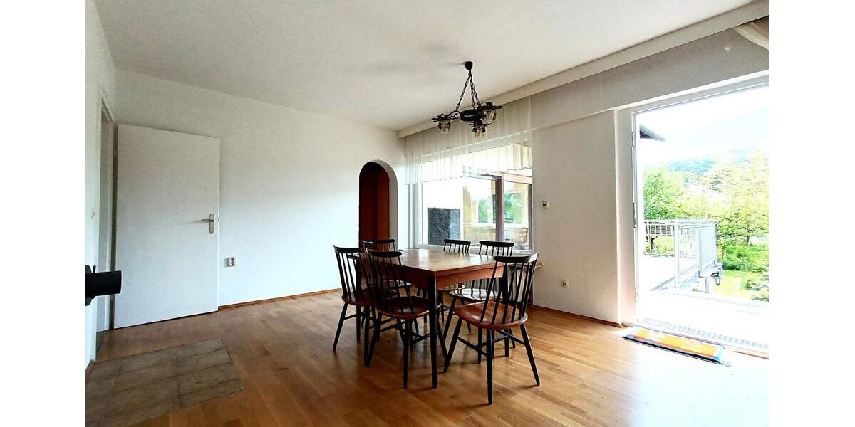 Einfamilienhaus Lollar - 9 Zimmer, 220 m&sup2;, 530.000&euro; | Angebot:26786583
