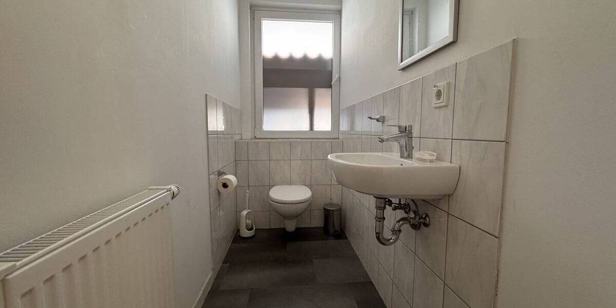 Gewerbeobjekt Kirchhain - 7 Zimmer, 341 m&sup2;, 3.000&euro; | Angebot:26092897