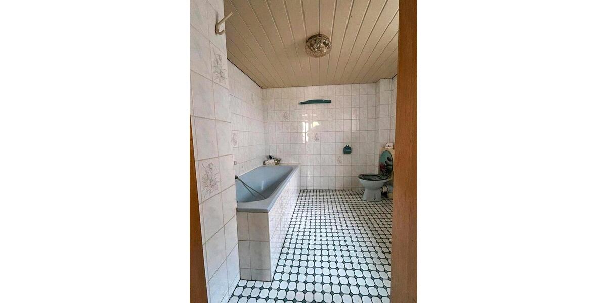 Einfamilienhaus Kirchhain - 6 Zimmer, 130 m&sup2;, 156.000&euro; | Angebot:26240599