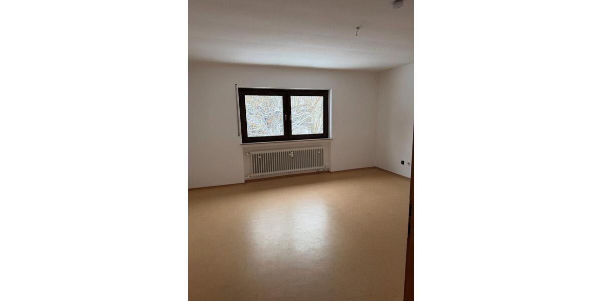 Etagenwohnung Stadtallendorf - 4 Zimmer, 122 m&sup2;, 915&euro; | Angebot:26248558