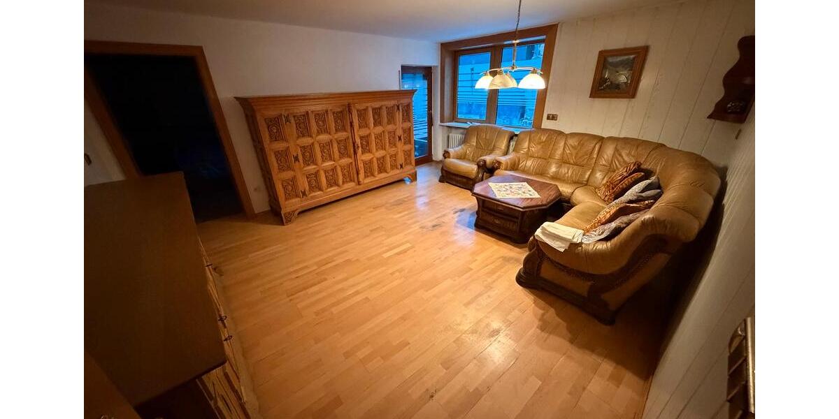 Etagenwohnung Homberg (Ohm) - 6 Zimmer, 158 m&sup2;, 1.400&euro; | Angebot:24653688