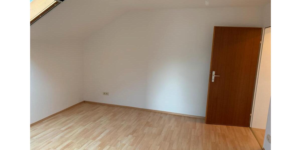 Dachgeschoßwohnung Reiskirchen - 3 Zimmer, 82 m&sup2;, 560&euro; | Angebot:25804446