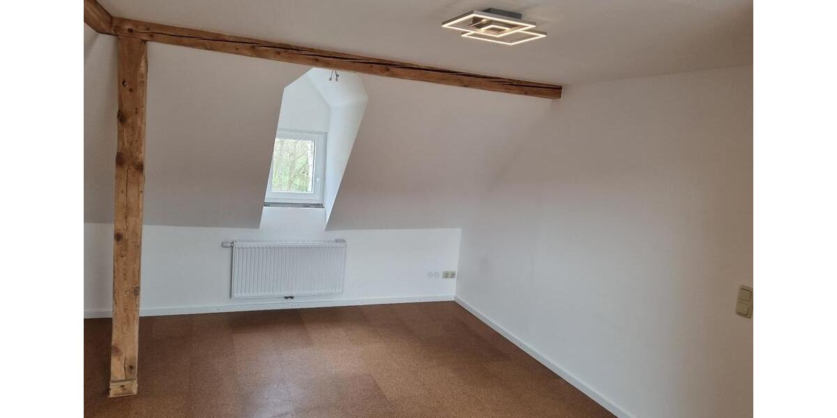 Dachgeschoßwohnung Angelburg - 3 Zimmer, 80 m&sup2;, 550&euro; | Angebot:25045898