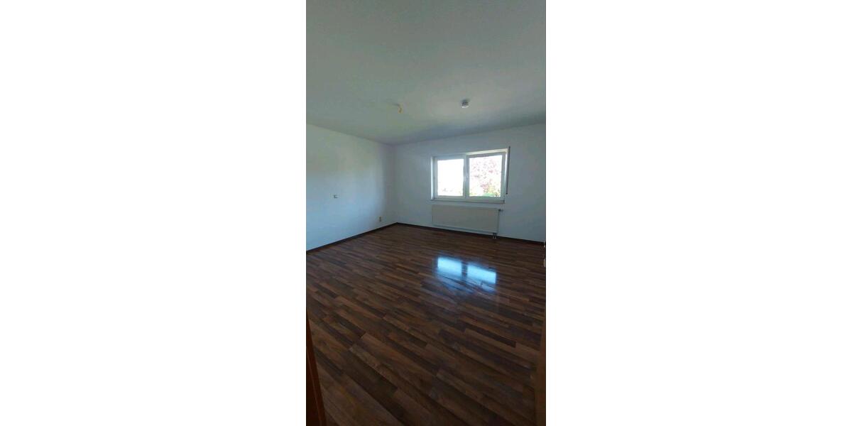 Erdgeschoßwohnung Stadtallendorf - 4 Zimmer, 120 m&sup2;, 900&euro; | Angebot:26704602