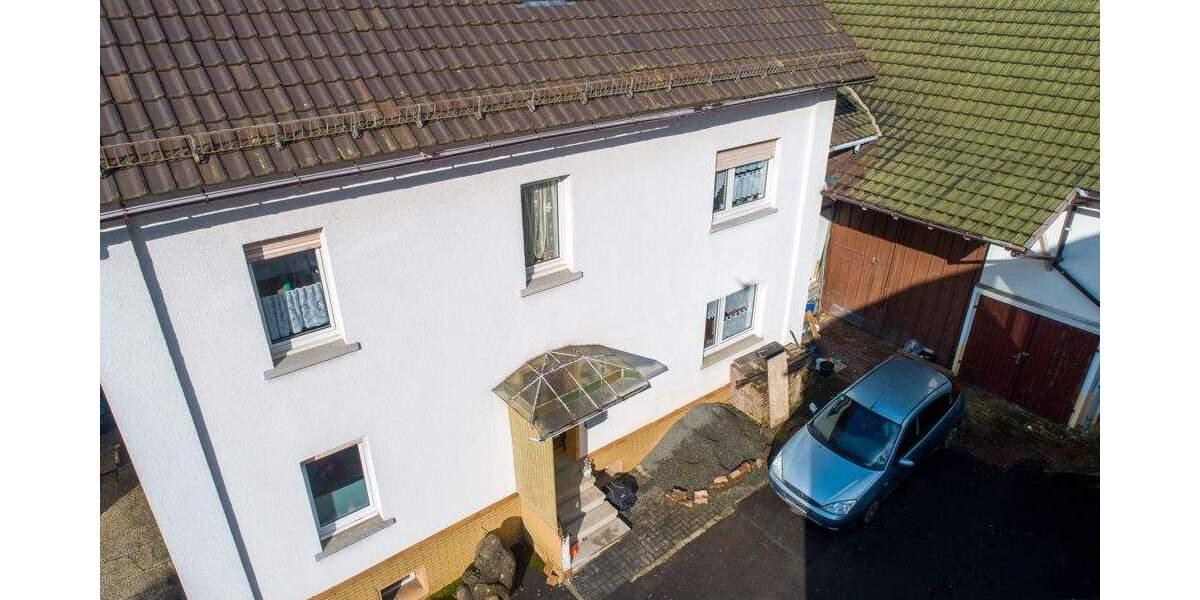 Einfamilienhaus Breidenbach - 7 Zimmer, 220 m&sup2;, 99.000&euro; | Angebot:25780902
