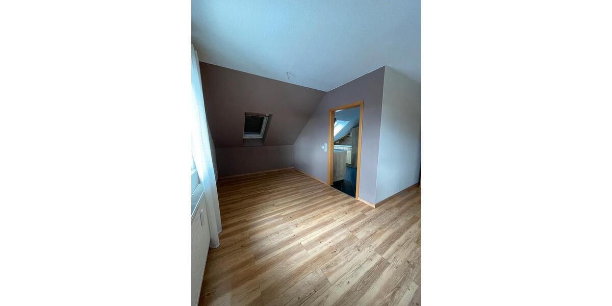 Dachgeschoßwohnung Wettenberg - 4 Zimmer, 100 m&sup2;, 950&euro; | Angebot:25656953