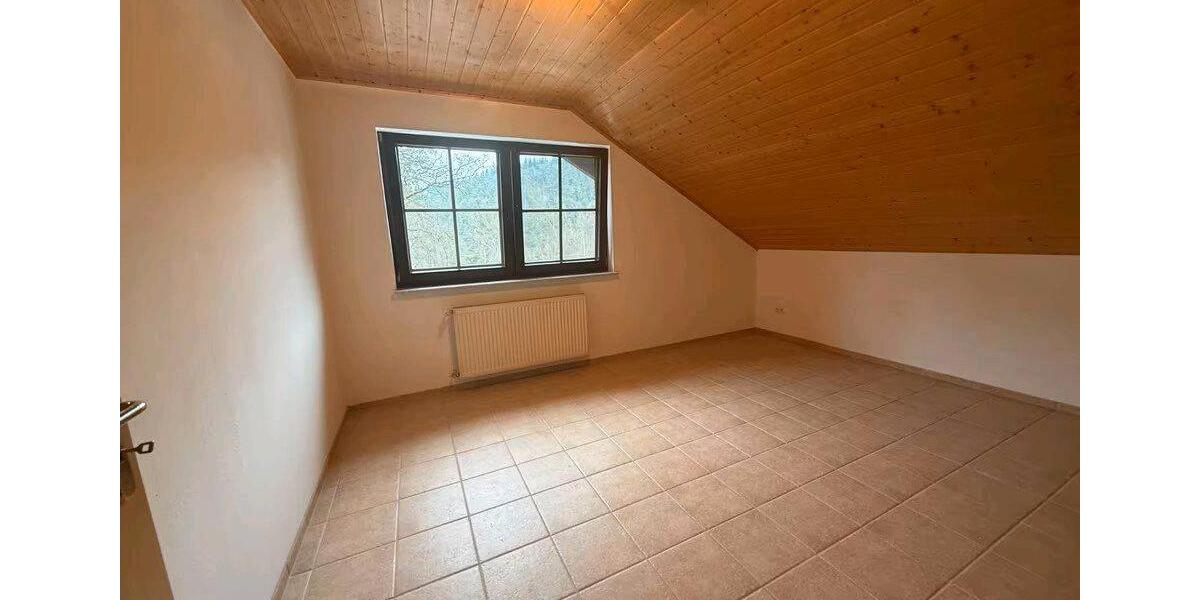 Dachgeschoßwohnung Wetter (Hessen) - 2 Zimmer, 87 m&sup2;, 715&euro; | Angebot:26112066