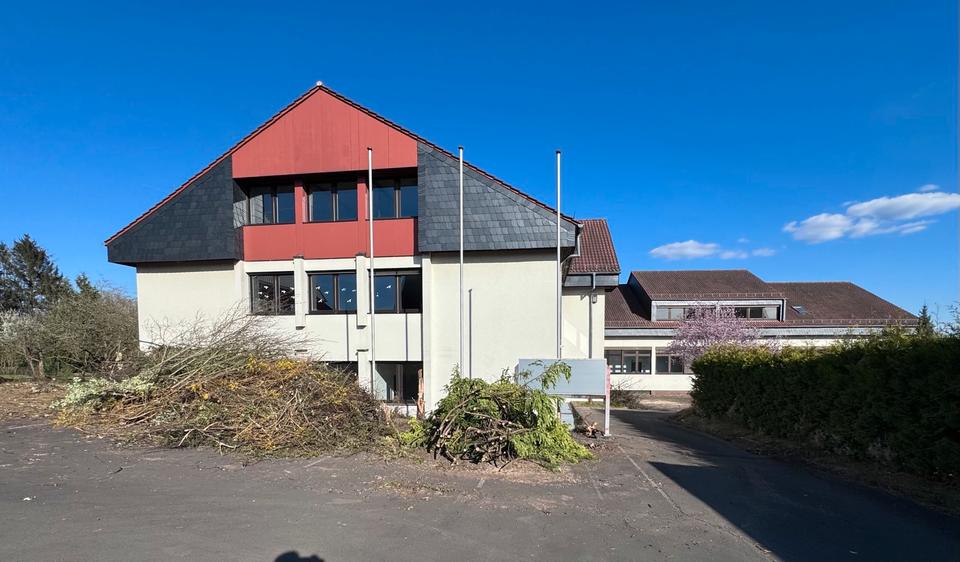 Mehrfamilienhaus, Wohnhaus Homberg (Ohm) - 100 Zimmer, 2.800 m&sup2;, 1.000.000&euro; | Angebot:25867498