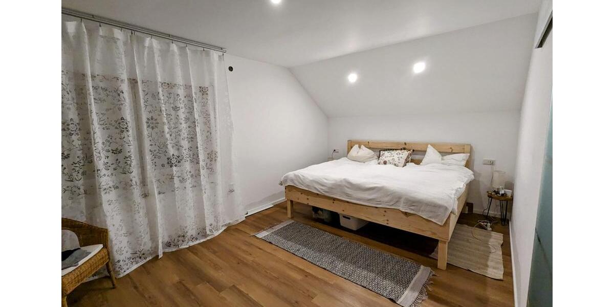 Dachgeschoßwohnung Wohratal - 4 Zimmer, 130 m&sup2;, 1.000&euro; | Angebot:25853902