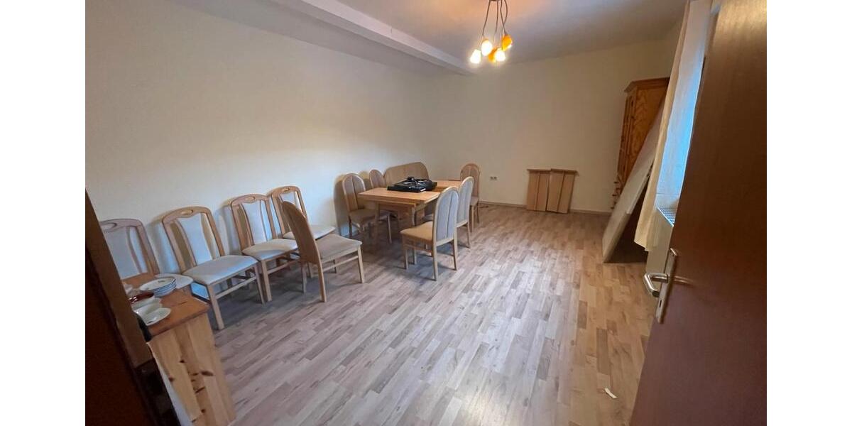 Etagenwohnung Antrifttal - 6 Zimmer, 146 m&sup2;, 800&euro; | Angebot:25885743