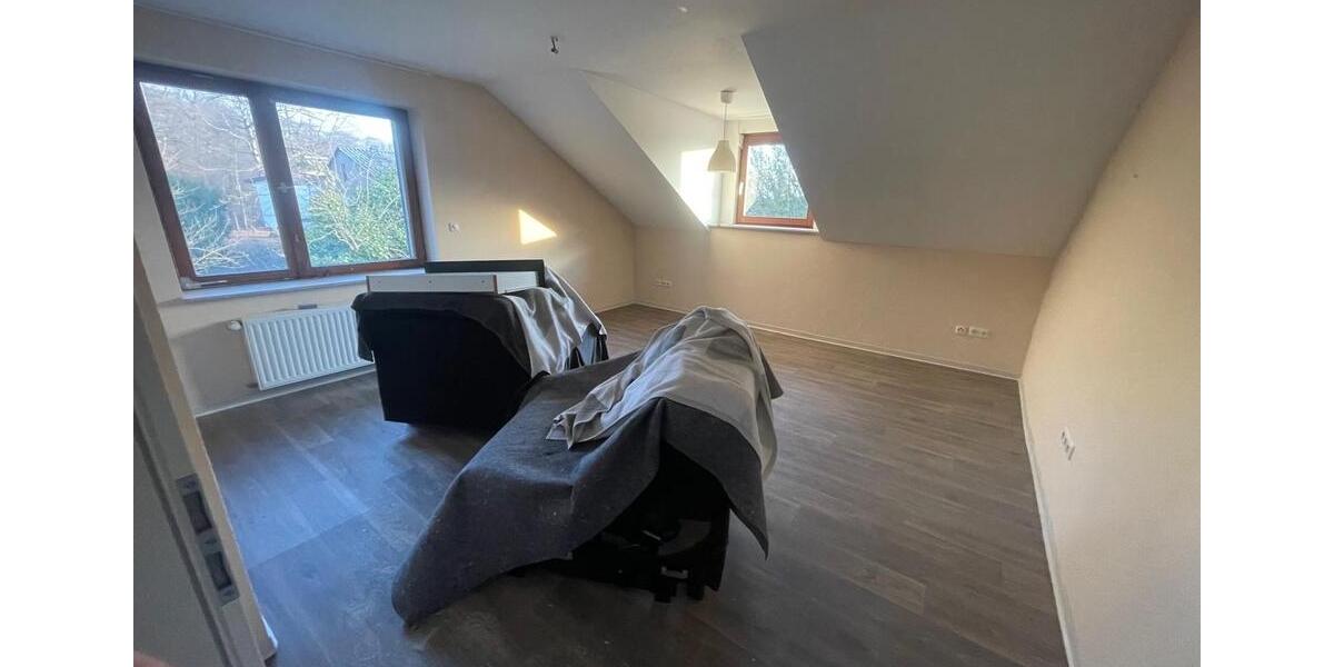 Dachgeschoßwohnung Stadtallendorf - 4 Zimmer, 120 m&sup2;, 1.250&euro; | Angebot:25868219