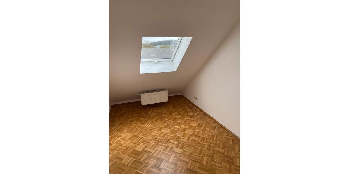 Dachgeschoßwohnung Mücke - 4 Zimmer, 75 m&sup2;, 800&euro; | Angebot:25656942
