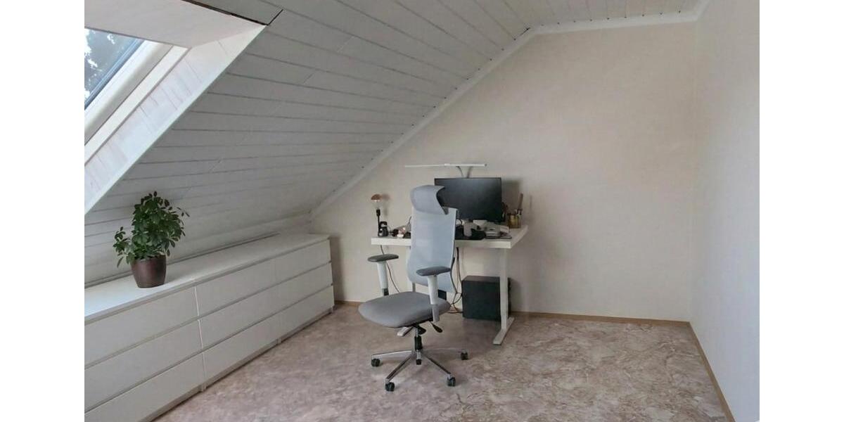 Dachgeschoßwohnung Wohratal - 4 Zimmer, 130 m&sup2;, 1.000&euro; | Angebot:25853902