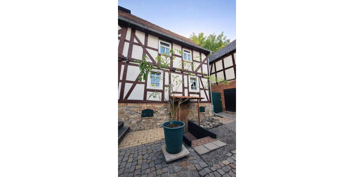 Einfamilienhaus Lohra - 8 Zimmer, 180 m&sup2;, 215.000&euro; | Angebot:25657496