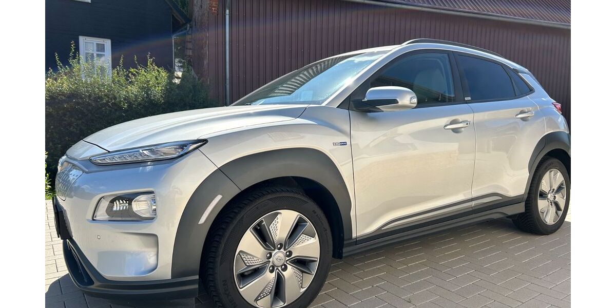 Hyundai KONA Elektro 33.120 km 21.800 &euro; Battenberg 35088