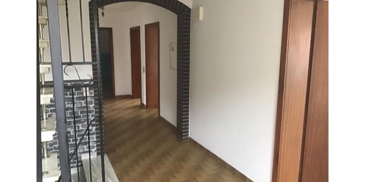 Einfamilienhaus Gilserberg - 8 Zimmer, 225 m&sup2;, 1.500&euro; | Angebot:24099540