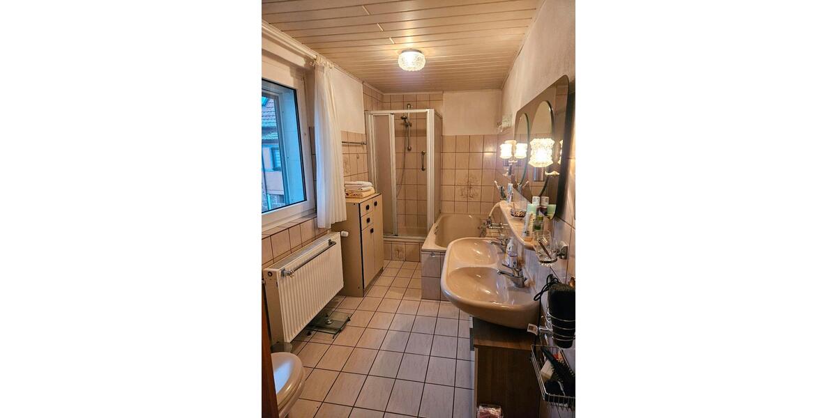 Einfamilienhaus Marburg Cappel - 8 Zimmer, 210 m&sup2;, 340.000&euro; | Angebot:26763170