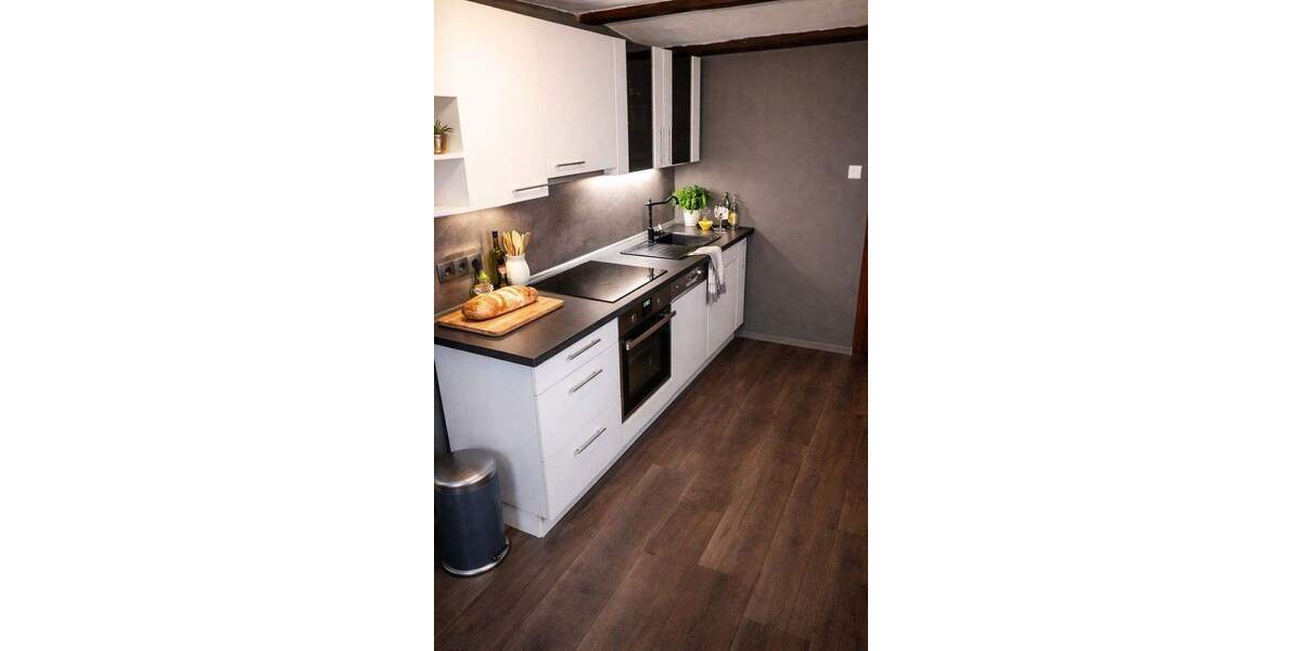 Einfamilienhaus Lohra - 8 Zimmer, 180 m&sup2;, 215.000&euro; | Angebot:25657496