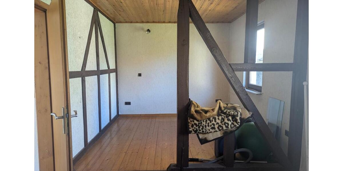 Einfamilienhaus Battenberg (Eder) - 5 Zimmer, 200 m&sup2;, 120.000&euro; | Angebot:26221855