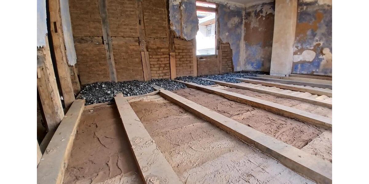 Einfamilienhaus Marburg Biegenviertel - 11 Zimmer, 180 m&sup2;, 430.000&euro; | Angebot:26679390