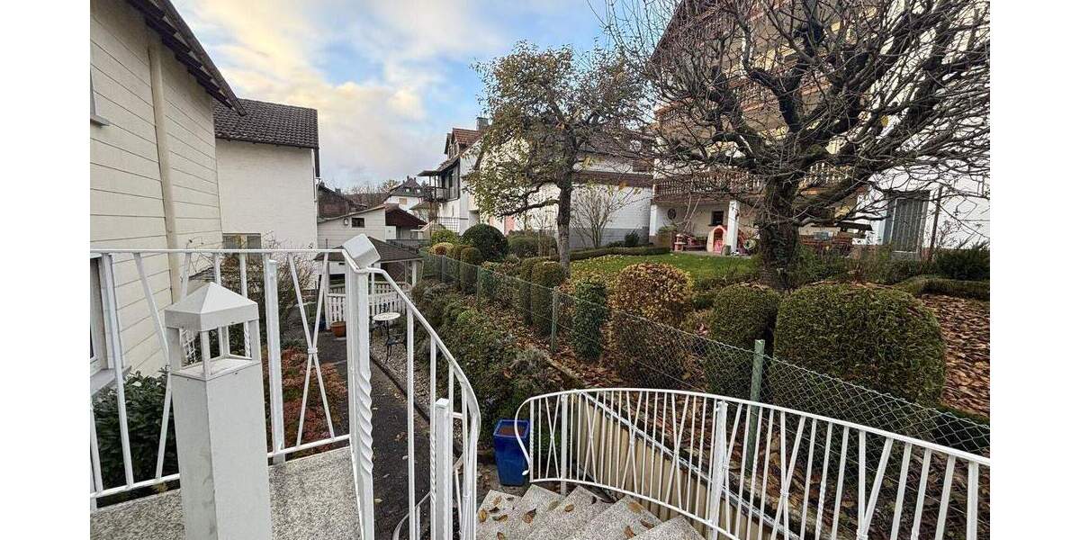 Mehrfamilienhaus, Wohnhaus Gladenbach / Mornshausen Mornshausen - 8 Zimmer, 280 m&sup2;, 299.000&euro; | Angebot:25736624