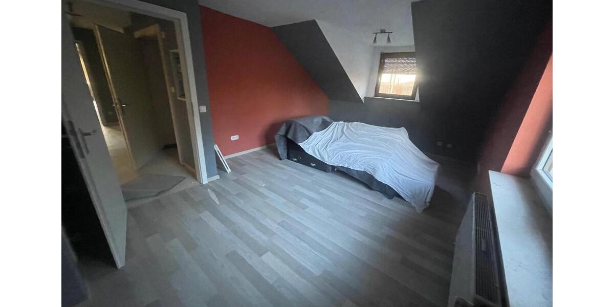 Dachgeschoßwohnung Stadtallendorf - 4 Zimmer, 120 m&sup2;, 1.250&euro; | Angebot:25868219