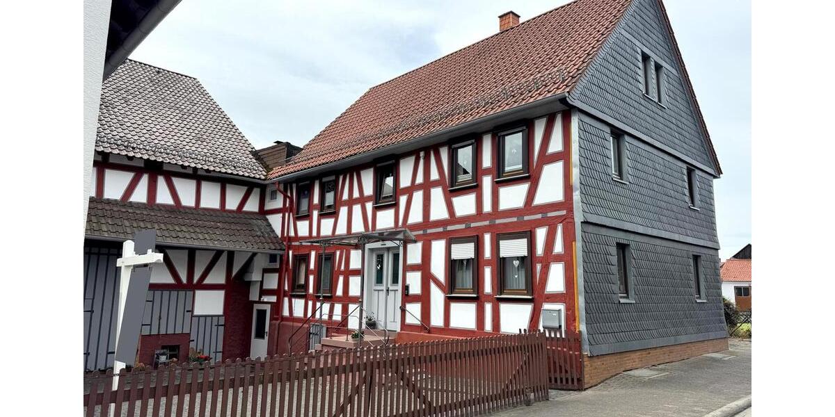 Mehrfamilienhaus, Wohnhaus Kirtorf - 10 Zimmer, 280 m&sup2;, 440.000&euro; | Angebot:26987344