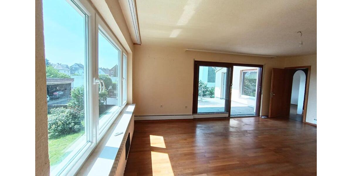 Einfamilienhaus Lollar - 9 Zimmer, 220 m&sup2;, 530.000&euro; | Angebot:26786583